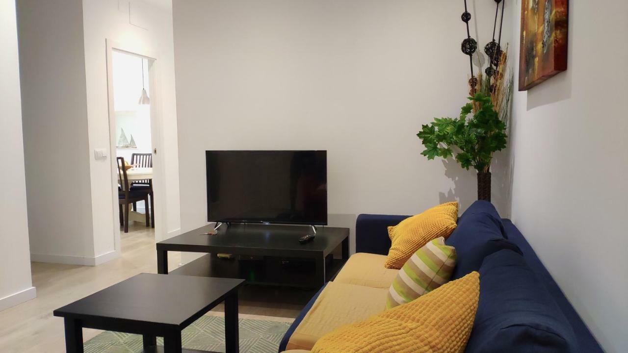 Modern With Ideal Location Next To Atocha Station Madrid Eksteriør billede